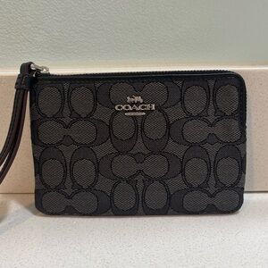 Coach Signature Corner Zip Wristlet Black Smoke F58033